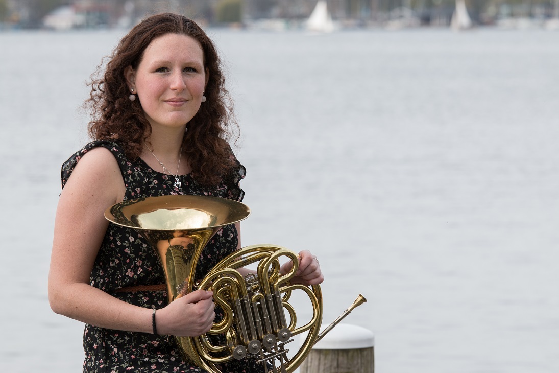 Isabelle Roelofs bij de Kralingse plas