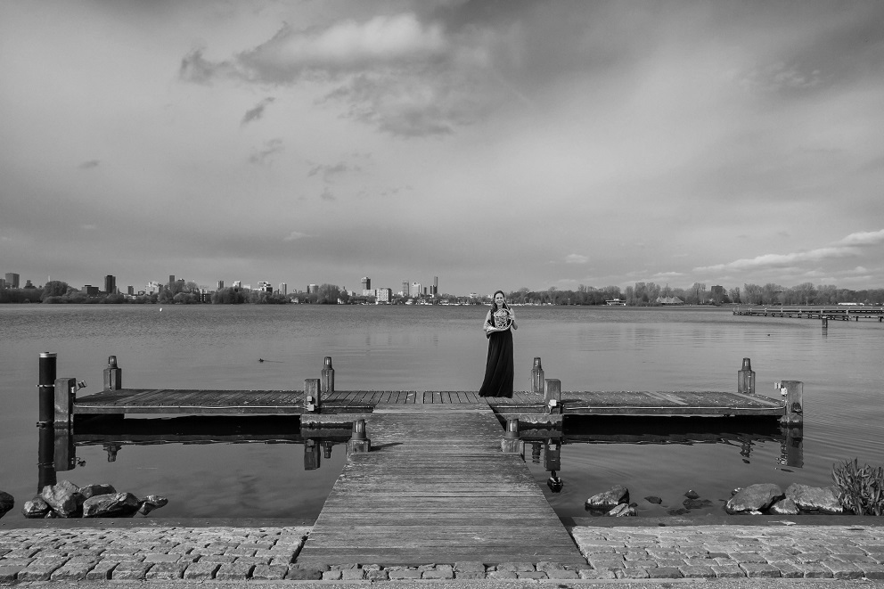 Isabelle Roelofs bij de Kralingse plas